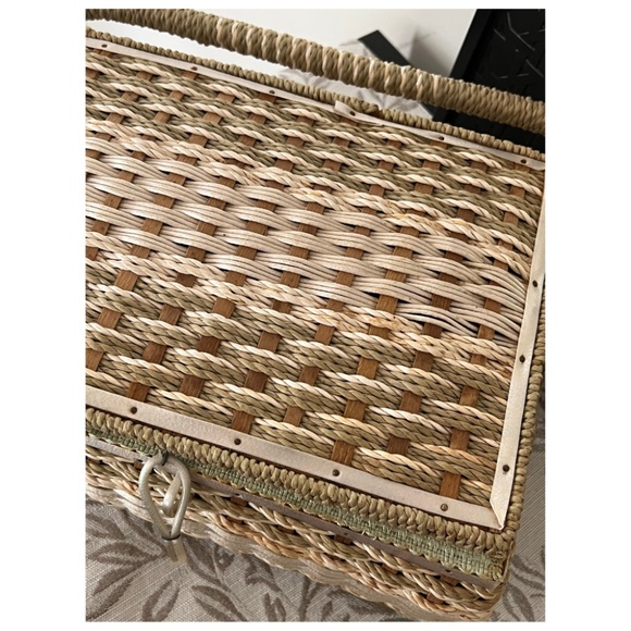 Vintage Sewing Basket - Woven with Satin Lining and Mint Green Details - Picture 5 of 9